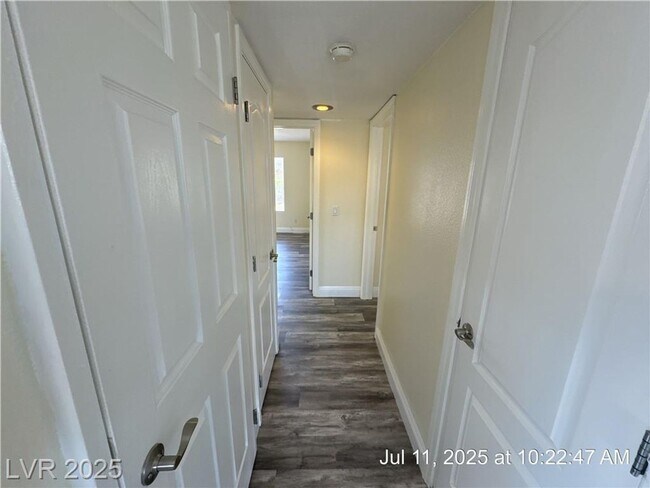 Building Photo - Updated First-Floor Unit | Granite Counter...