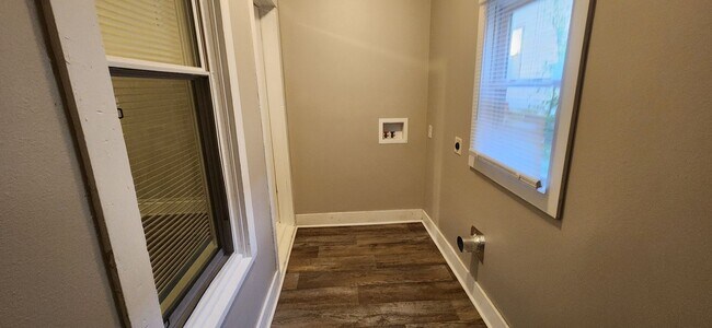 Building Photo - Spacious corner lot home with great natural light!