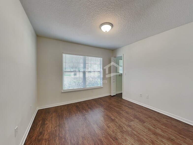 Building Photo - 13895 Devan Lee Dr N