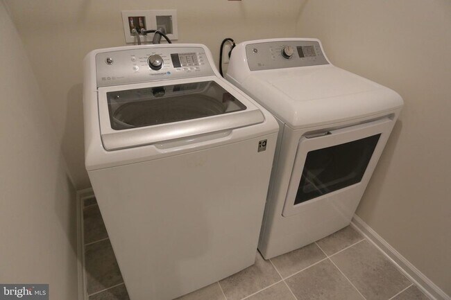 Building Photo - 45132 Kincora Dr