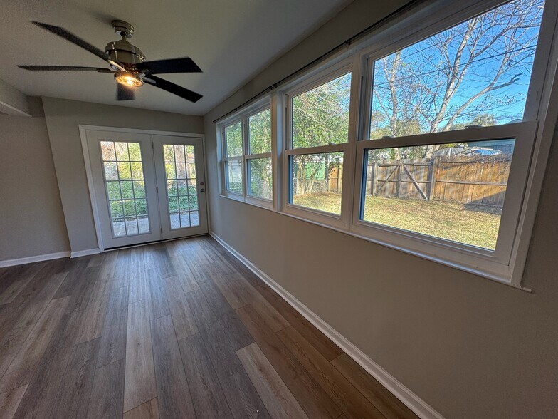 Building Photo - 2052 E 42nd St