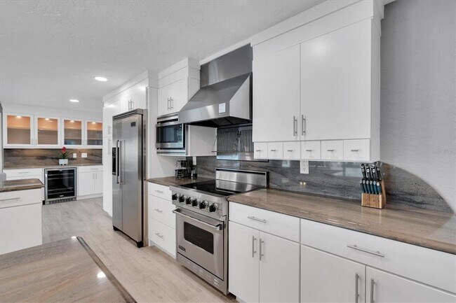 Building Photo - 6440 3rd Palm Point