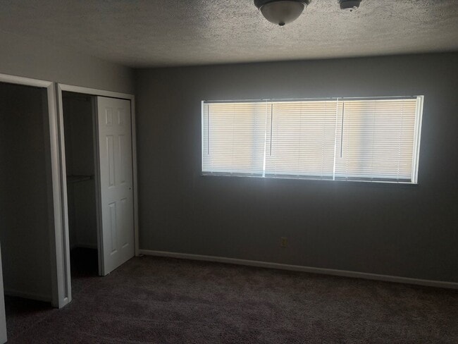 Building Photo - Charming 2-Bedroom Property in Prime Location