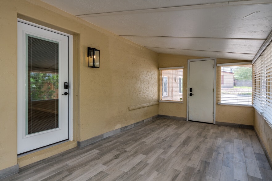 Building Photo - 1132 E Florita St