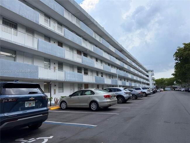 Building Photo - 1801 S Treasure Dr