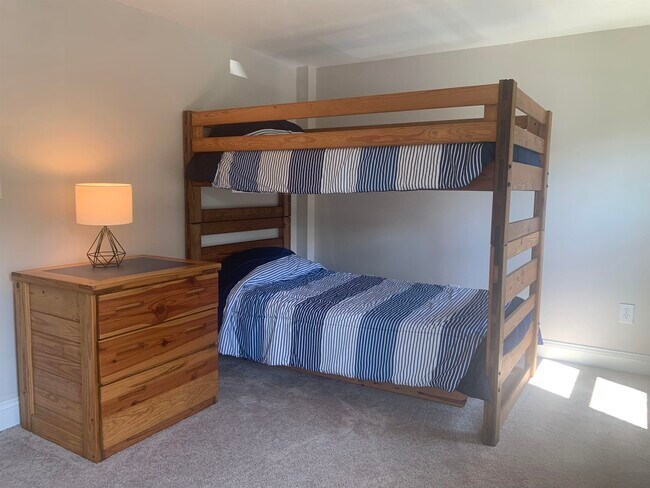 Building Photo - 508 Piscassic St