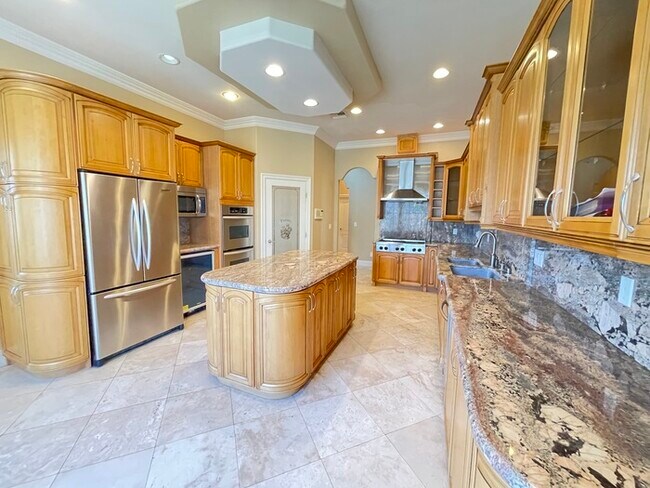 Building Photo - Carry Over Showing: This property has been...
