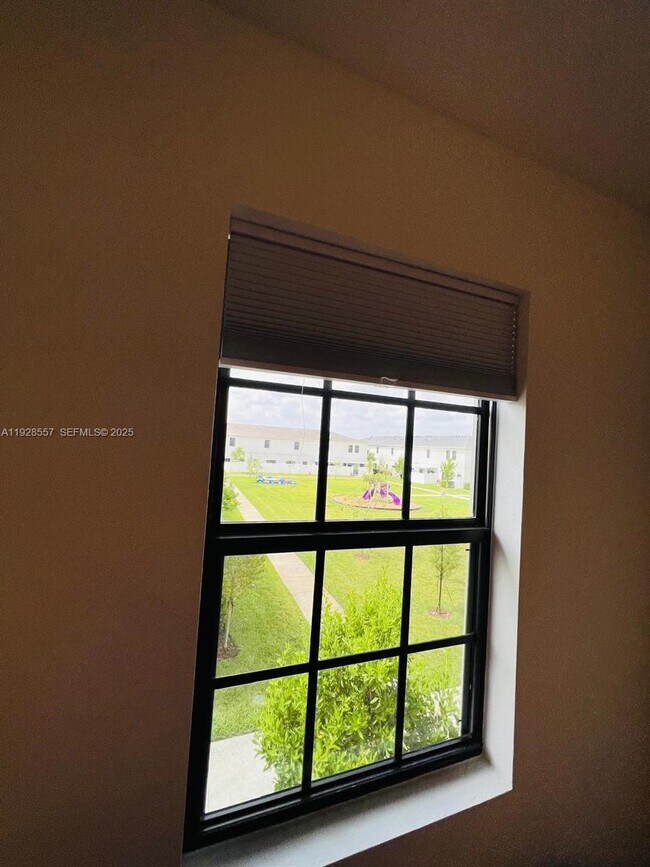 Building Photo - 711 SW 11th St