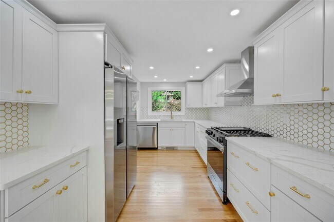 Building Photo - 77 Greenwood Ln