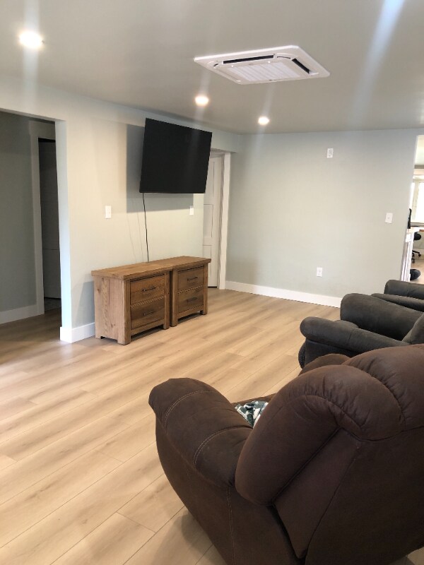 Building Photo - 2424 W Mulberry St