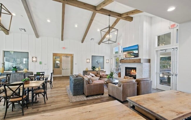Building Photo - Newer & Lovely Two-Story Home in the New C...