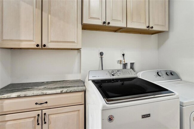 Building Photo - 773 Bocage Ln