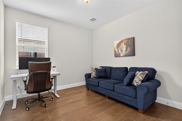 Building Photo - 1002 Coppersmith Way