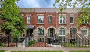 Building Photo - 3246 W Fulton Blvd