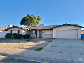 Building Photo - Gorgeous 4 Bed 2 Bath + Pool Home