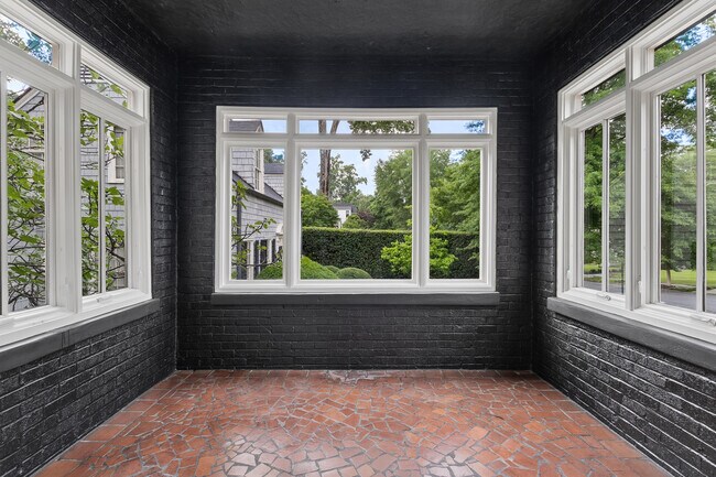 Building Photo - 1899 Anjaco Rd NW