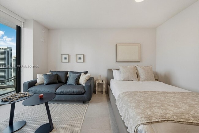 Building Photo - 121 NE 5th St