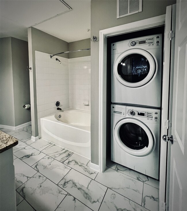 Building Photo - 5353 Memorial Dr