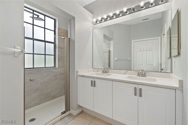 Building Photo - 14617 Sutherland Ave