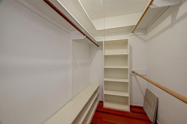Building Photo - 6410 Del Monte Dr