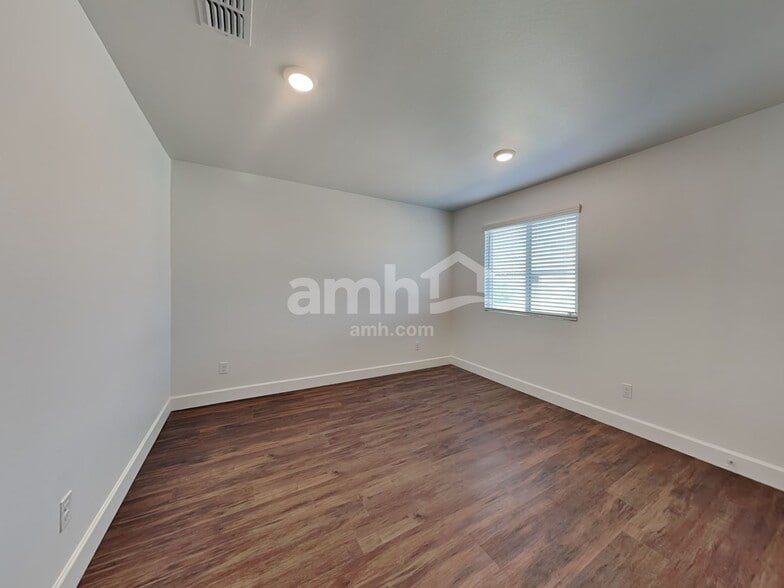 Building Photo - 17116 W Townley Ave