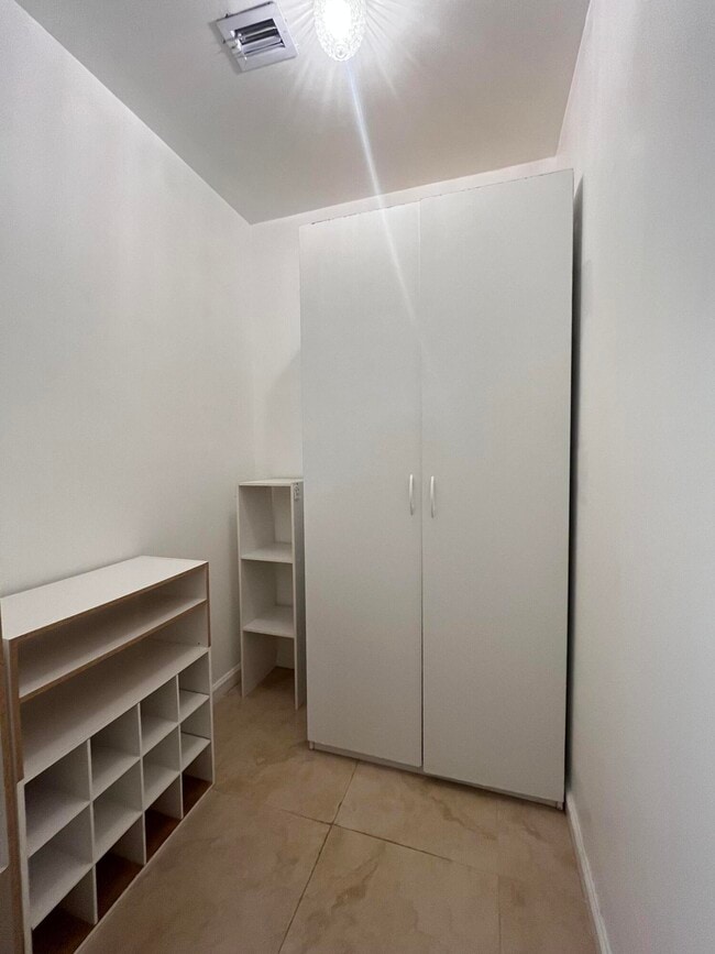 Building Photo - 7420 Champagne Pl