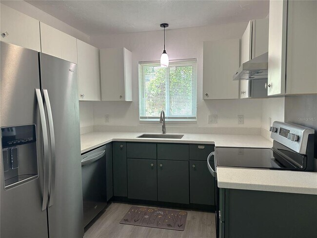 Building Photo - 2275 Hawthorne St