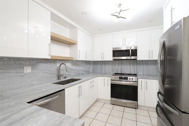 Building Photo - 8105 SW 81st Ct