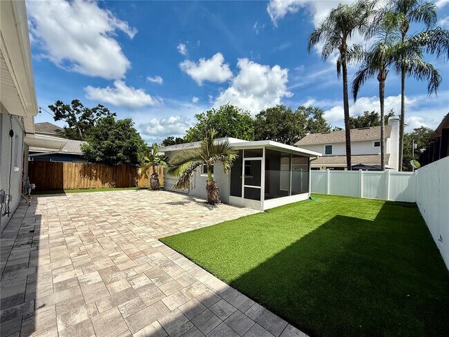 Building Photo - 3419 W Empedrado St