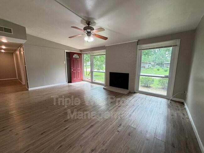 Building Photo - 865 Robinwood Dr