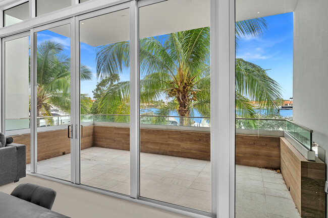 Building Photo - 3750 Yacht Club Dr