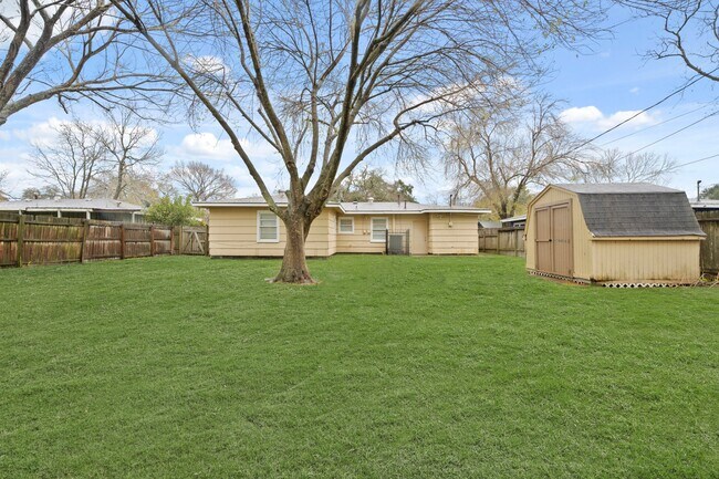 Building Photo - 728 22nd Ave N