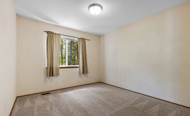 Building Photo - 4831 Beverly Dr NE
