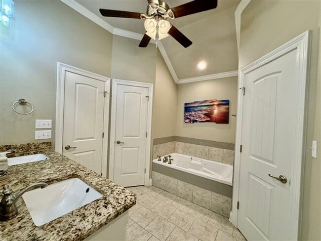 Building Photo - For Lease in Gated Cypress Place! Like-New...