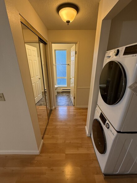 Building Photo - 2317 SE Division St