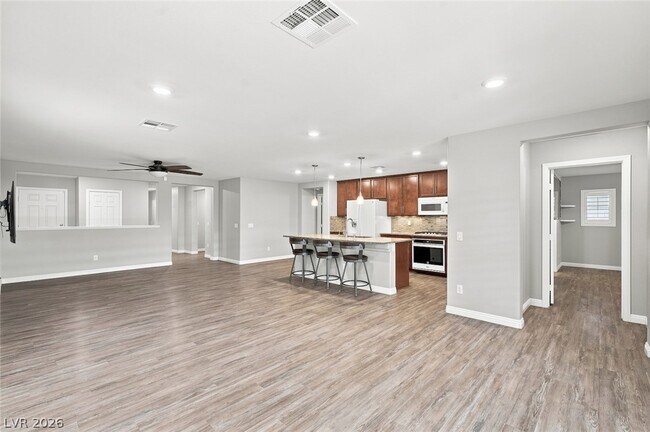 Building Photo - 1525 Deep Valley Ave