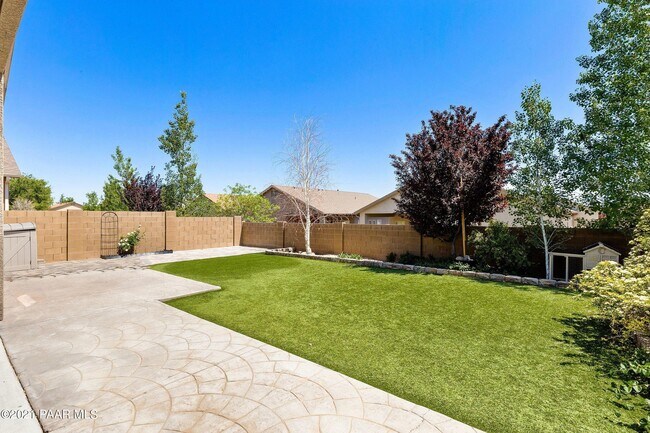 Building Photo - 5827 Gerard Dr