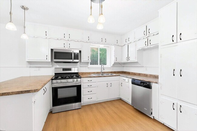 Building Photo - 3632 Venice Dr