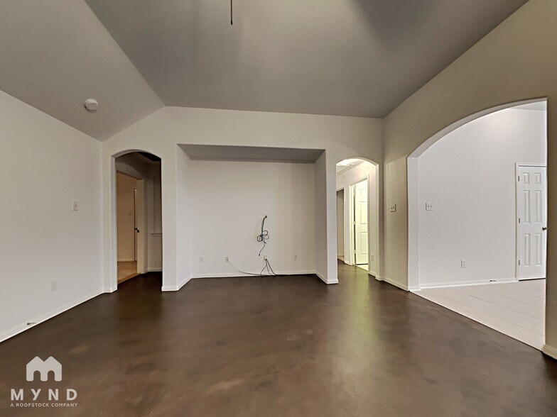 Building Photo - 14 E Sage Creek Pl