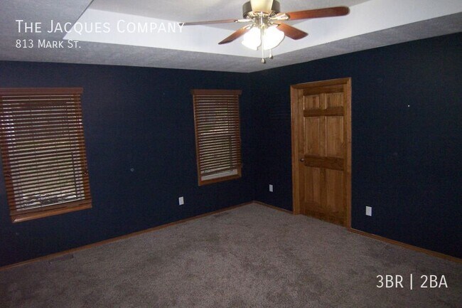 Building Photo - 813 Mark St