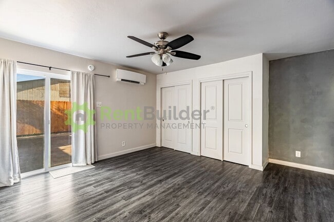 Building Photo - 816 Loma Vista Dr NE