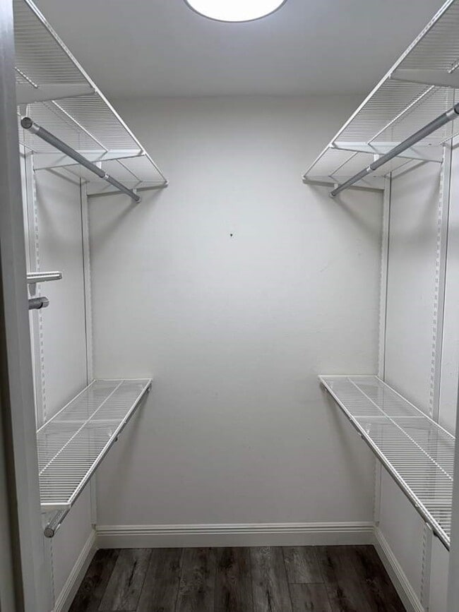 Building Photo - 355 N Post Oak Ln