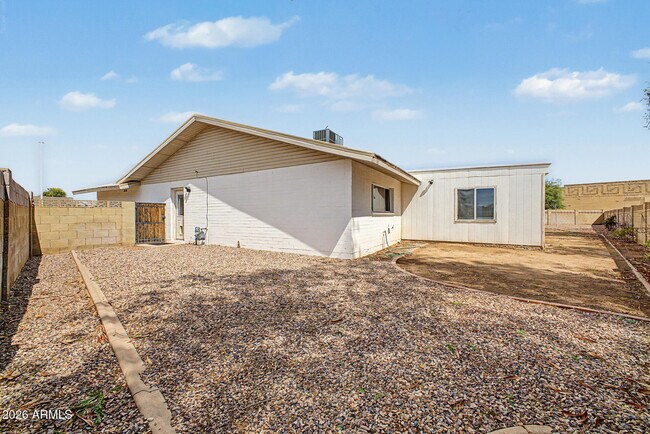 Building Photo - 4401 S Rita Ln
