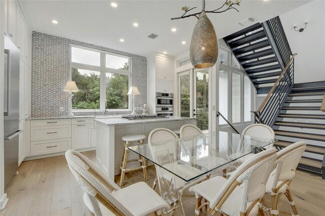 Building Photo - 2510 Sutherland St