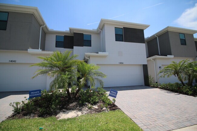 Primary Photo - 14050 SW Thorens Dr