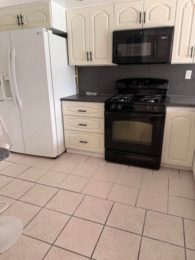 Building Photo - 7648 Alhambra Blvd