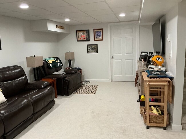 Building Photo - Exceptional 2 bedroom Condo