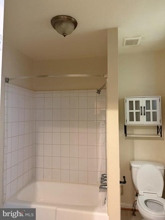 Building Photo - 2005 Madison Ave