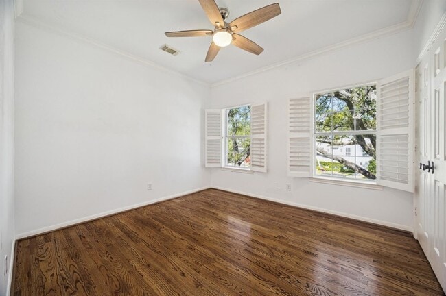 Building Photo - 4601 Mimosa Dr