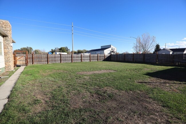 Building Photo - Newly renovated 2 bed 1 bath